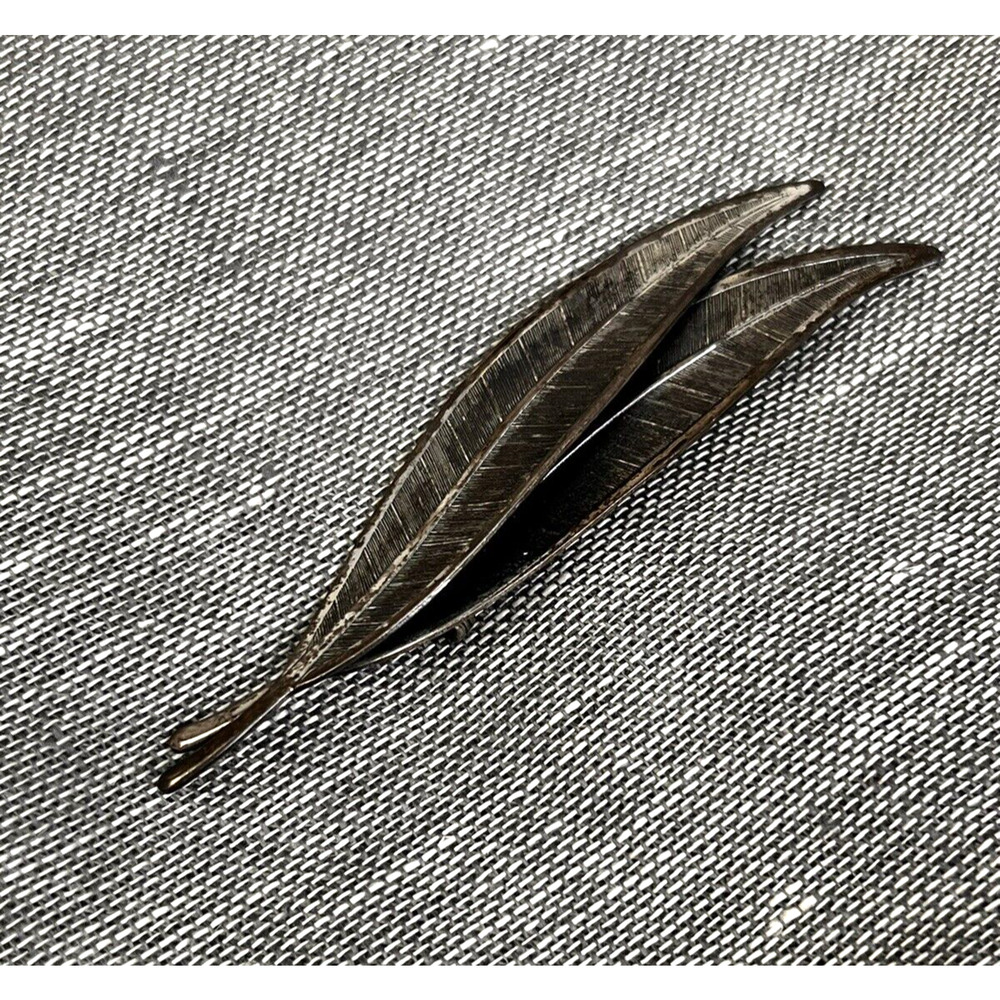 Leaf Pin Vintage Costume Jewelry Gold Preppy Career Minimalist
